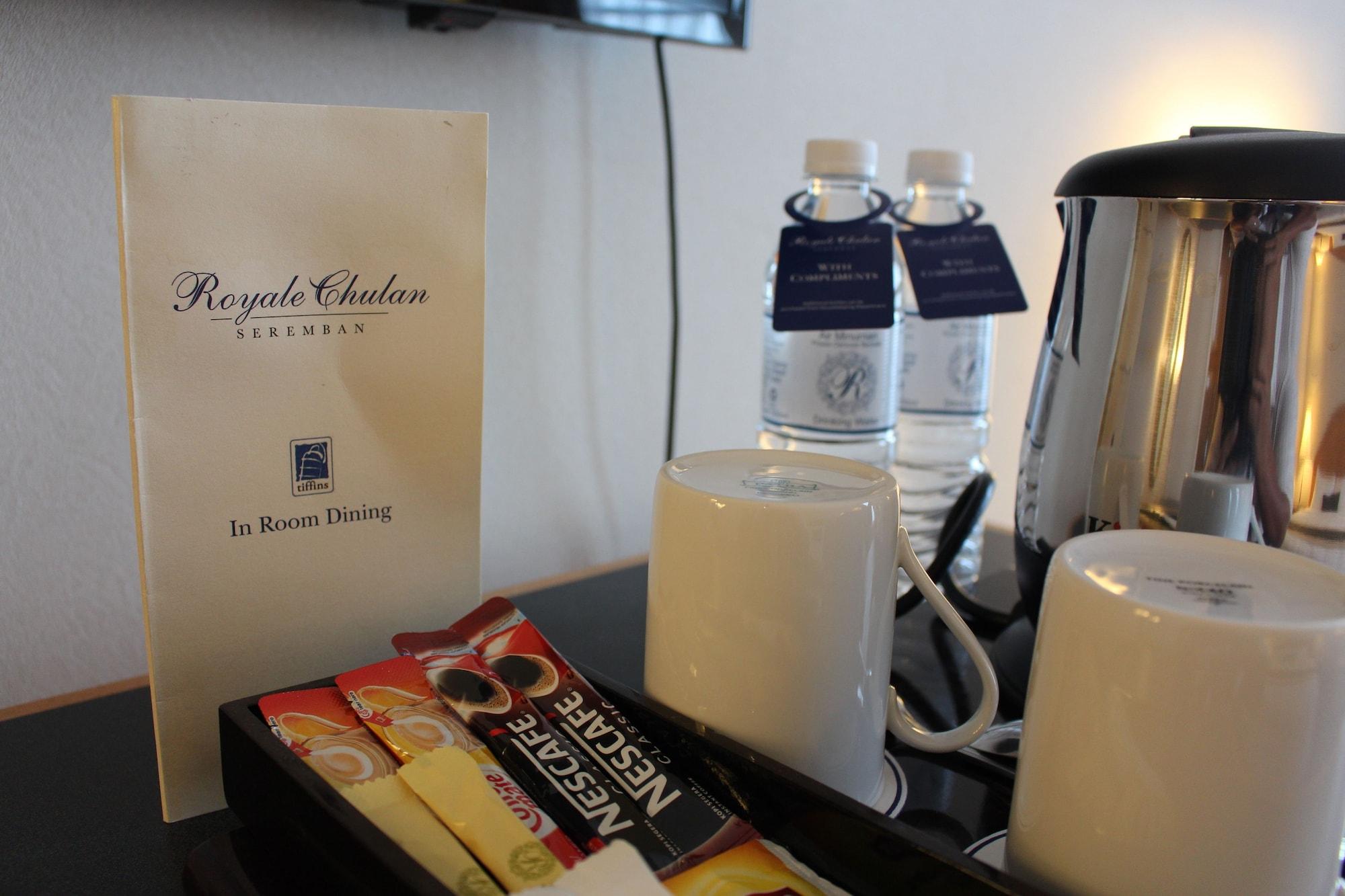 로얄 출란 세렘반 호텔 외부 사진 A Nespresso machine in a hotel room