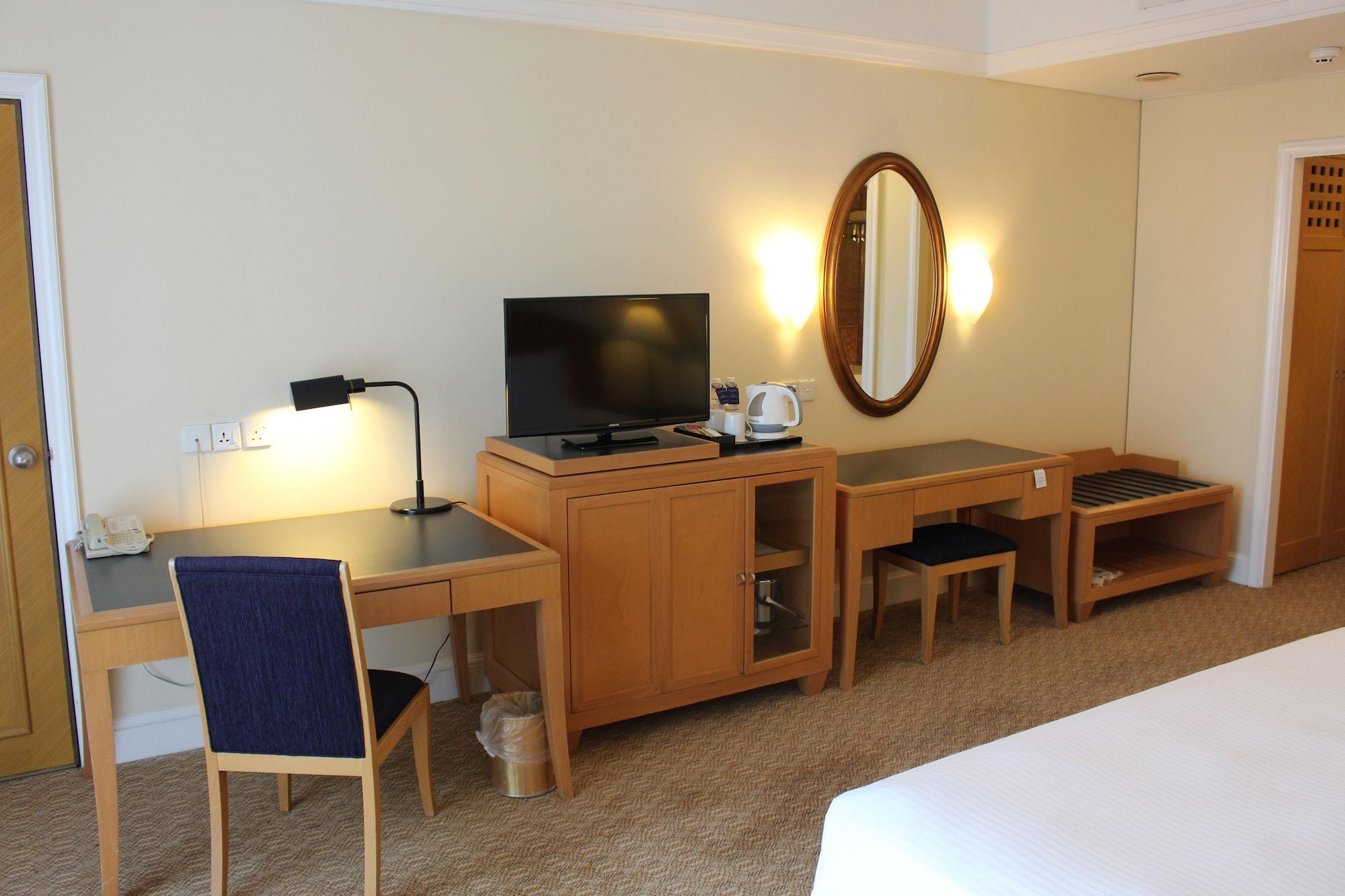 로얄 출란 세렘반 호텔 외부 사진 A room at the hotel
