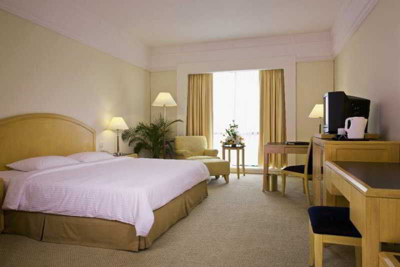 로얄 출란 세렘반 호텔 외부 사진 A room at the hotel